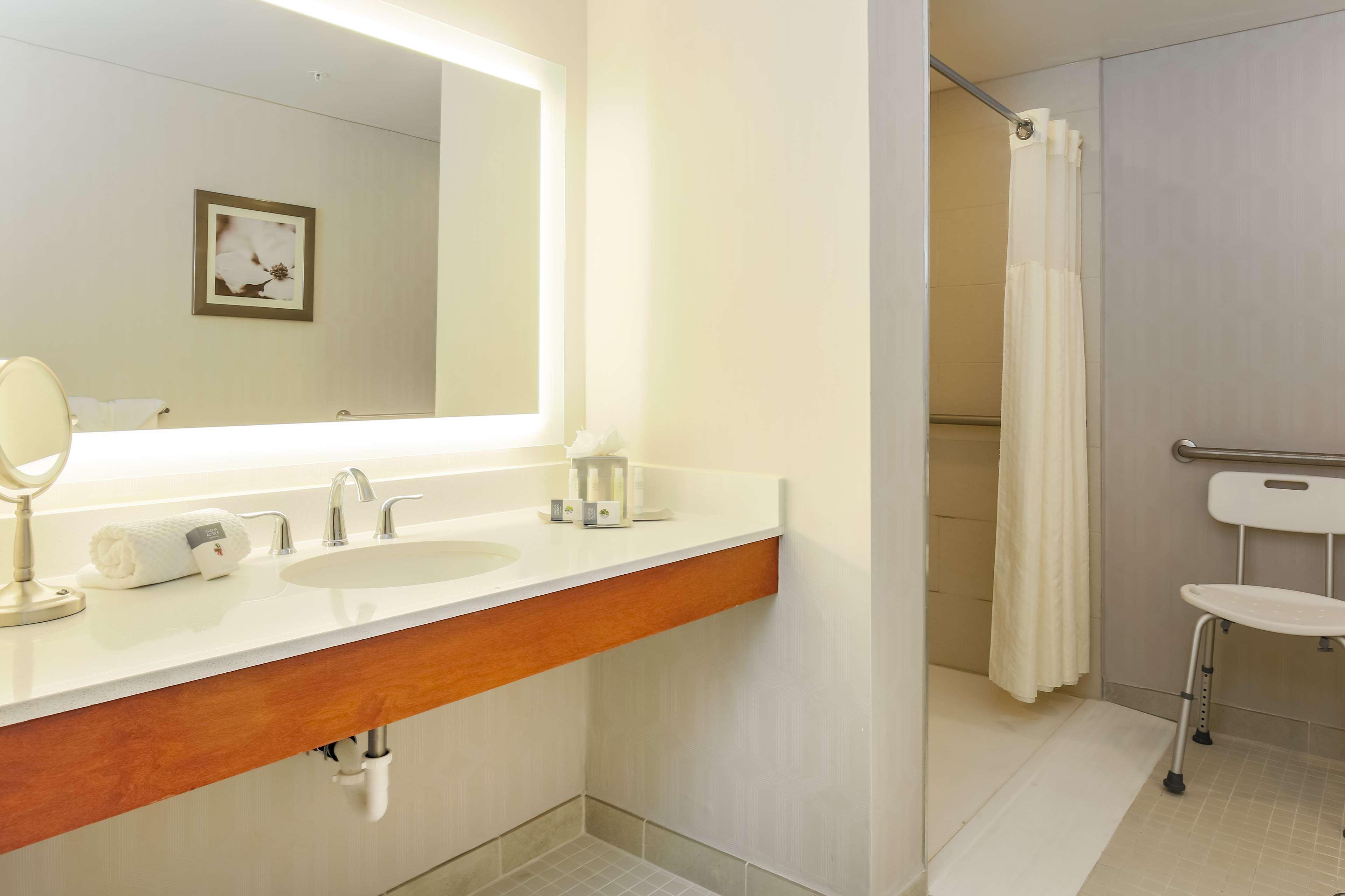 Hotel Doubletree By Hilton Atlanta Airport à College Park Extérieur photo