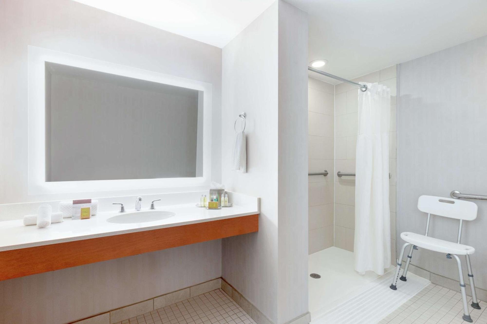 Hotel Doubletree By Hilton Atlanta Airport à College Park Extérieur photo