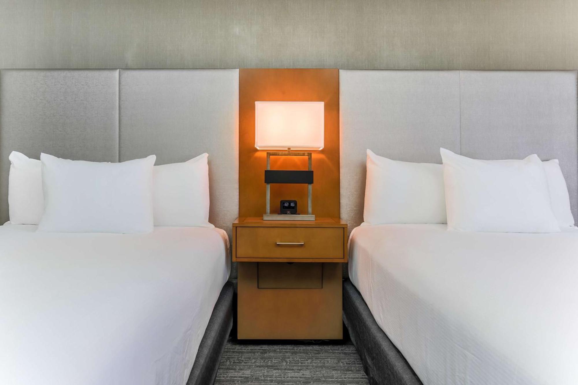 Hotel Doubletree By Hilton Atlanta Airport à College Park Extérieur photo
