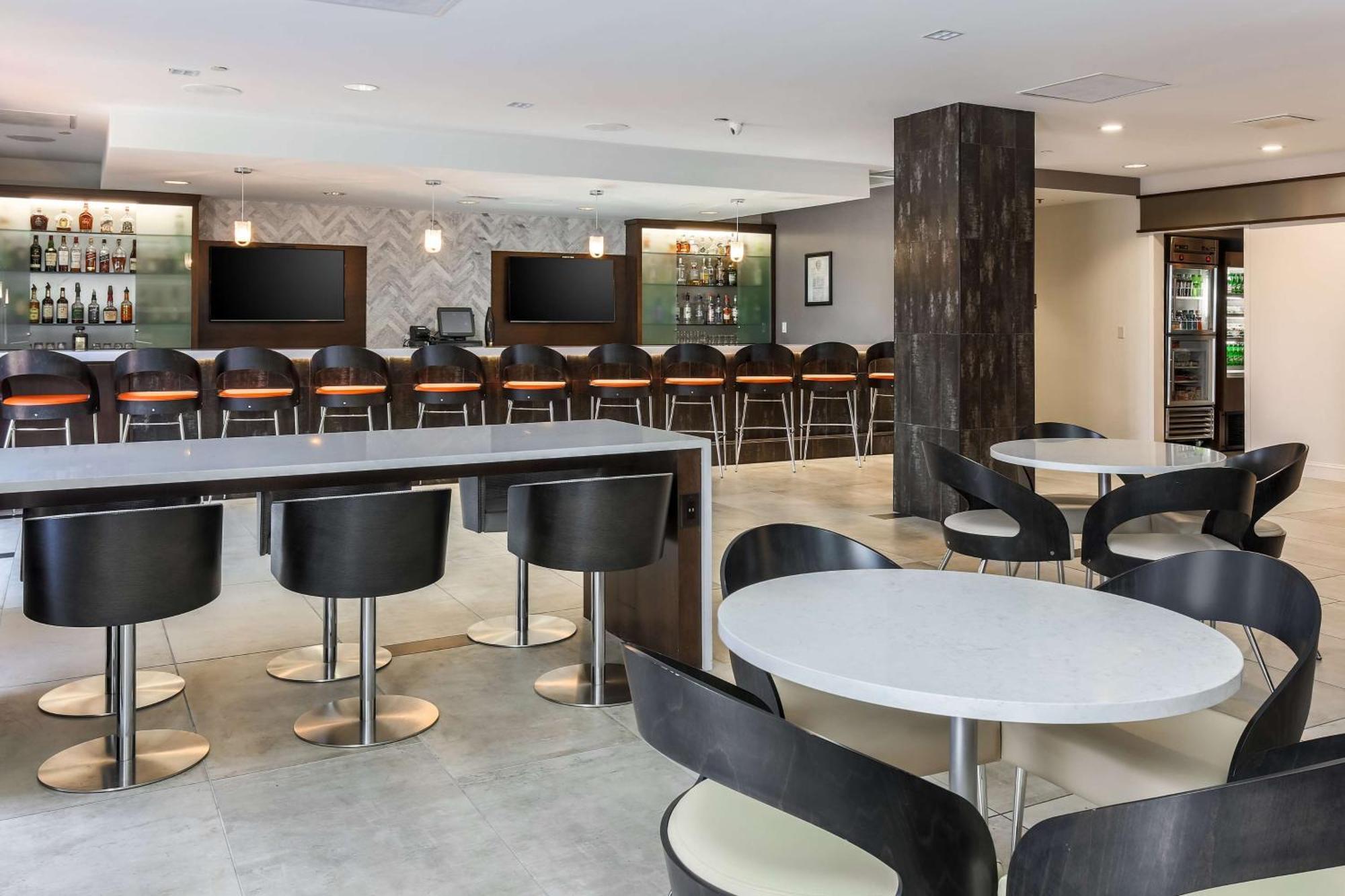 Hotel Doubletree By Hilton Atlanta Airport à College Park Extérieur photo