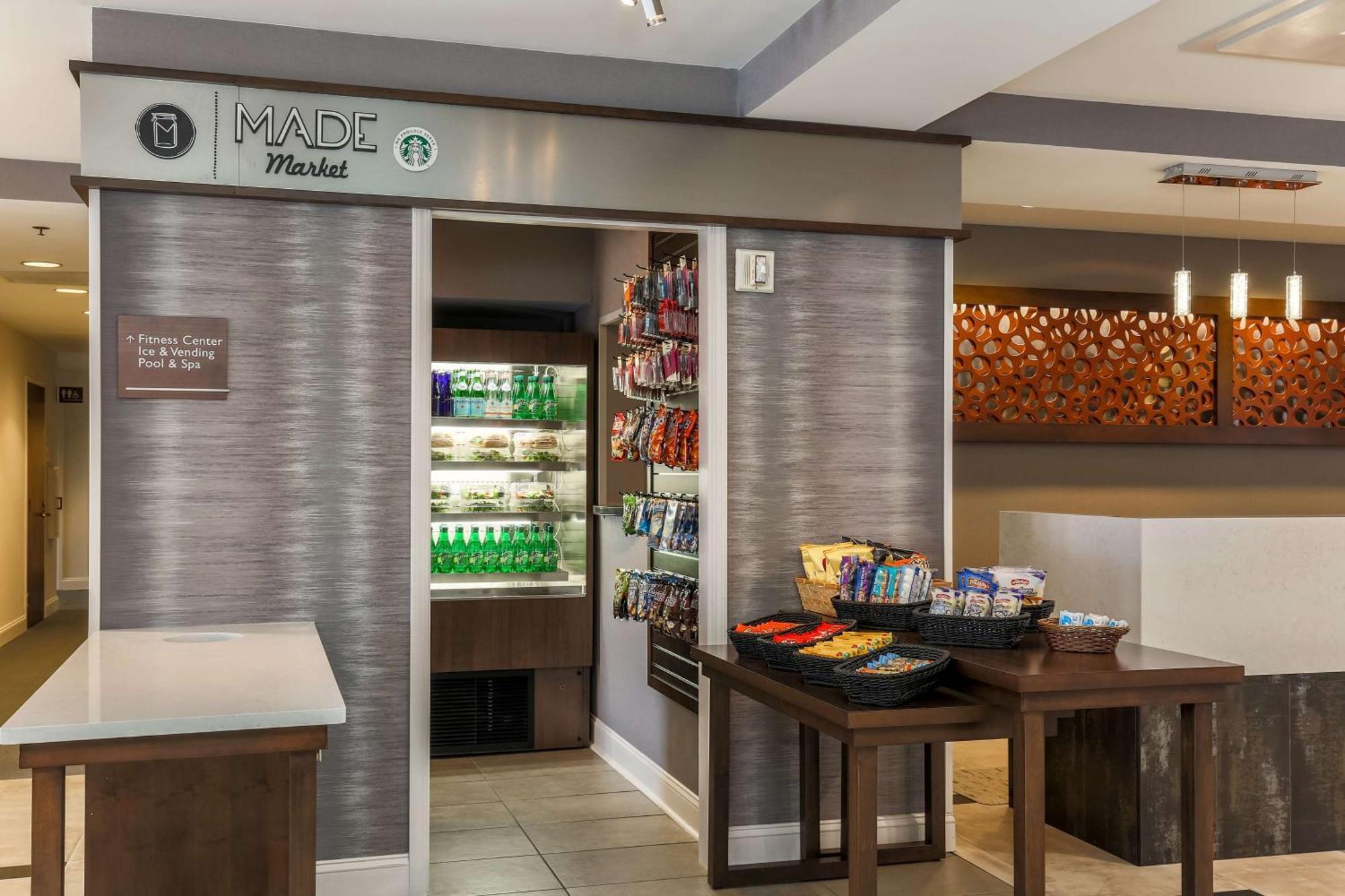 Hotel Doubletree By Hilton Atlanta Airport à College Park Extérieur photo