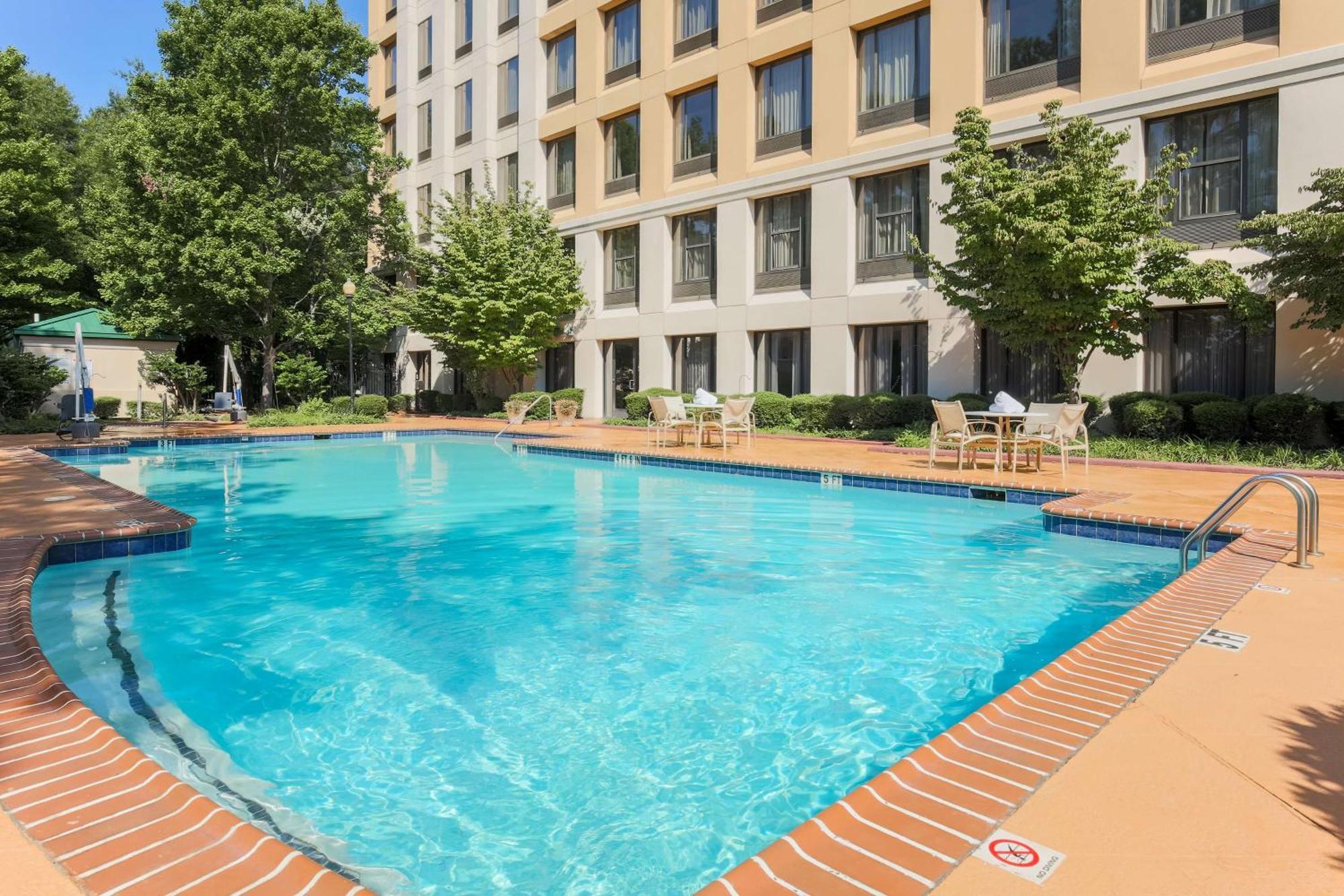 Hotel Doubletree By Hilton Atlanta Airport à College Park Extérieur photo