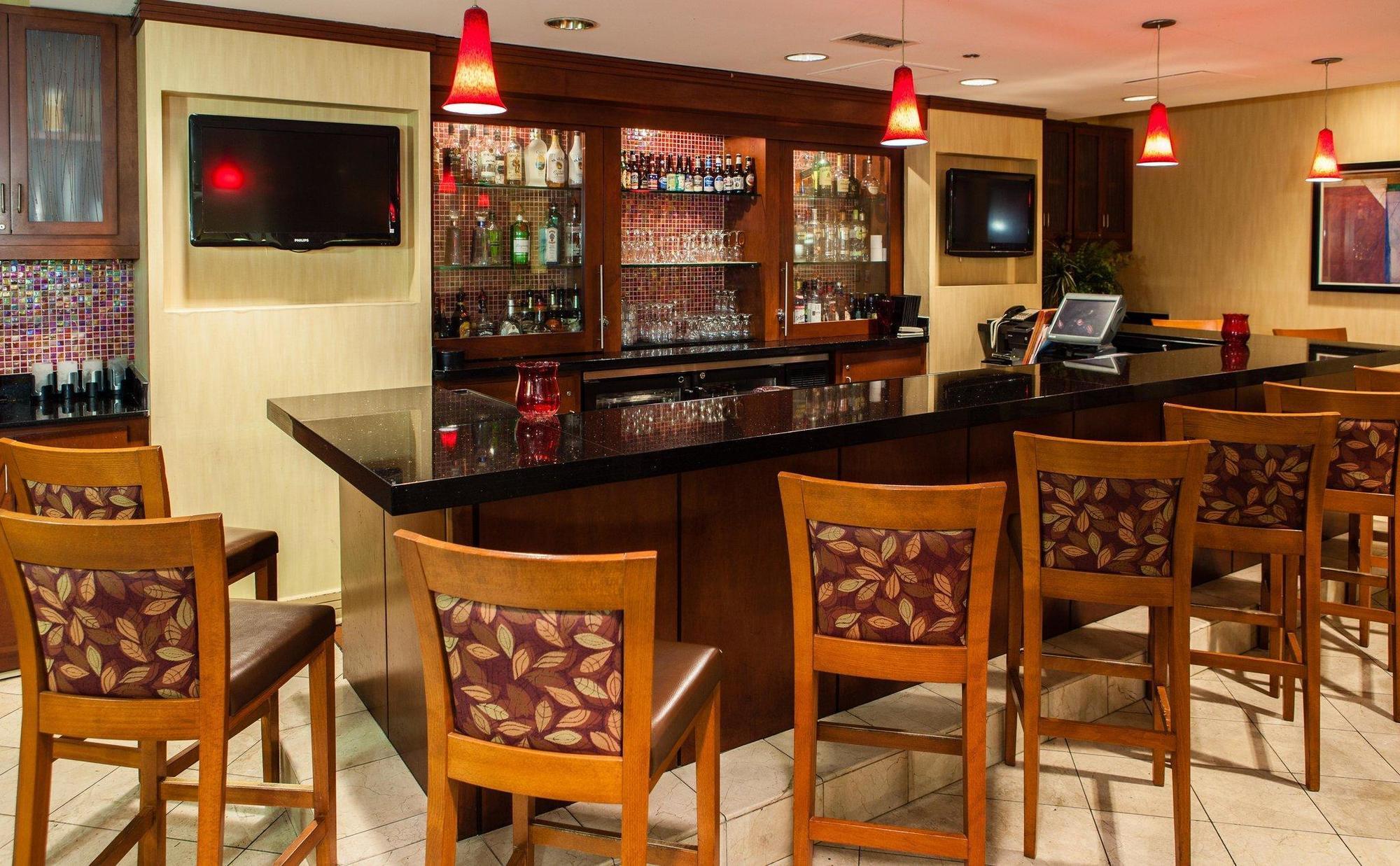 Hotel Doubletree By Hilton Atlanta Airport à College Park Extérieur photo
